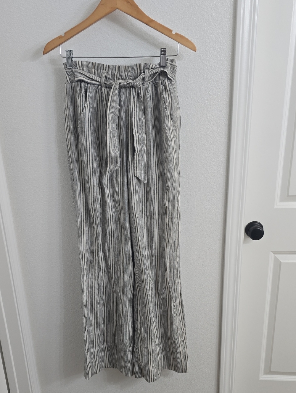 NWT SO Striped Paperbag Waist Wide-Leg Pants in Black and White